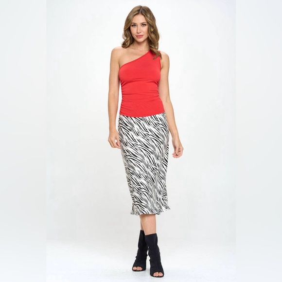 NWT BOUTIQUE ELLA ONE SHOULDER TOP - Picture 4 of 7